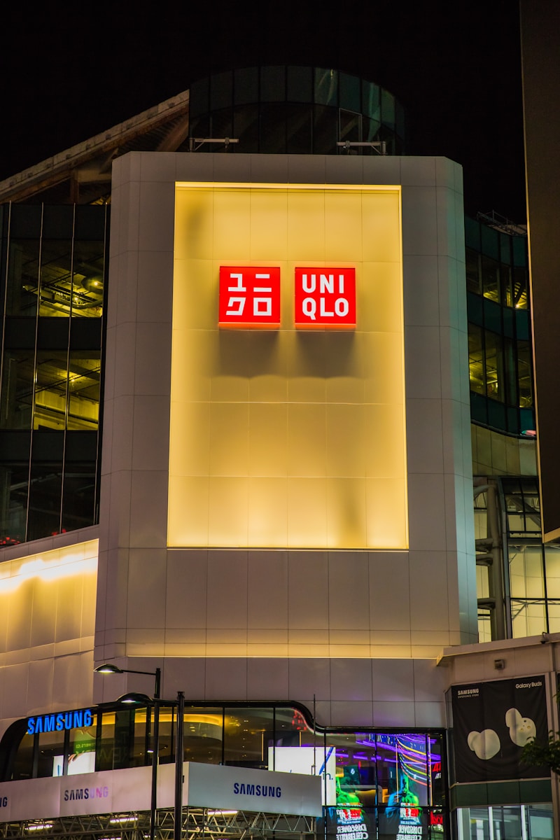 Uniqlo logo signage